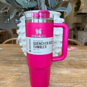 Stanley quencher tumbler hot pink camelia 30 oz tumbler brand new
